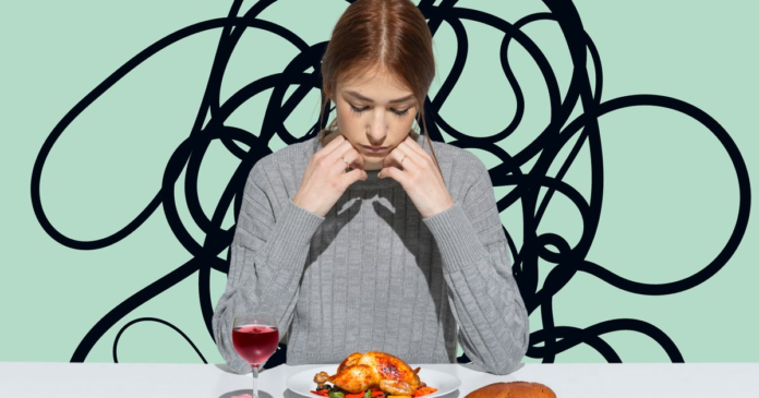 6 Things You Should Never Say To Someone You're Dining With — And Why