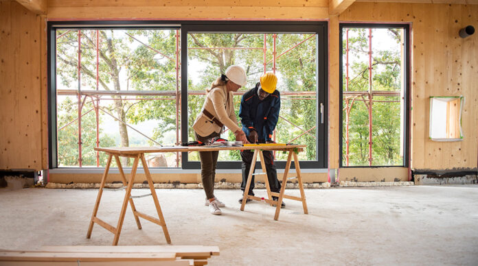 Wondering when to hire a contractor? We’re breaking it down.